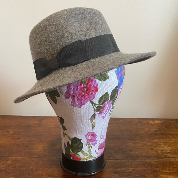 Grey Fedora w/ Attached Scarf - Picture 3 of 4